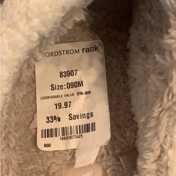 Mia size 9 slippers - Picture 2 of 3